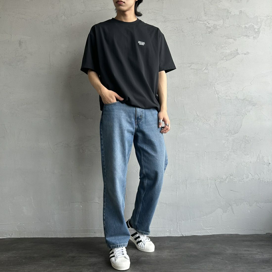 Marmot [マーモット] 別注 ドローコード付き ヒストリーバックプリントTシャツ [MTSS25MST330IN-JF] BLACK &&モデル身長：179cm 着用サイズ：L&&