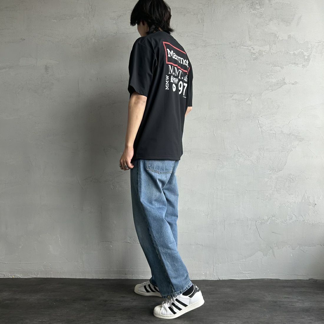 Marmot [マーモット] 別注 ドローコード付き ヒストリーバックプリントTシャツ [MTSS25MST330IN-JF] BLACK &&モデル身長：179cm 着用サイズ：L&&
