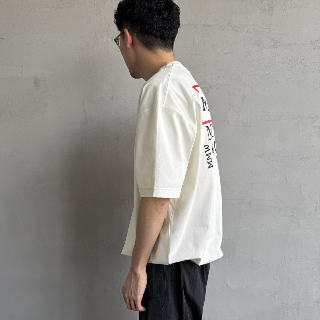 Marmot [マーモット] 別注 ドローコード付き ヒストリーバックプリントTシャツ [MTSS25MST330IN-JF] WHITE &&モデル身長：168cm 着用サイズ：L&&