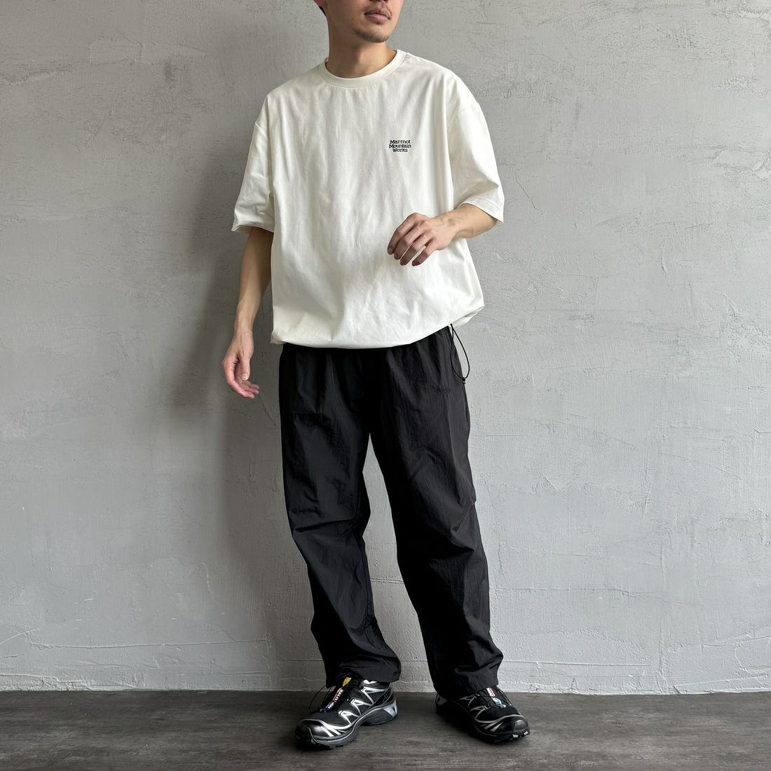 Marmot [マーモット] 別注 ドローコード付き ヒストリーバックプリントTシャツ [MTSS25MST330IN-JF] WHITE &&モデル身長：168cm 着用サイズ：L&&