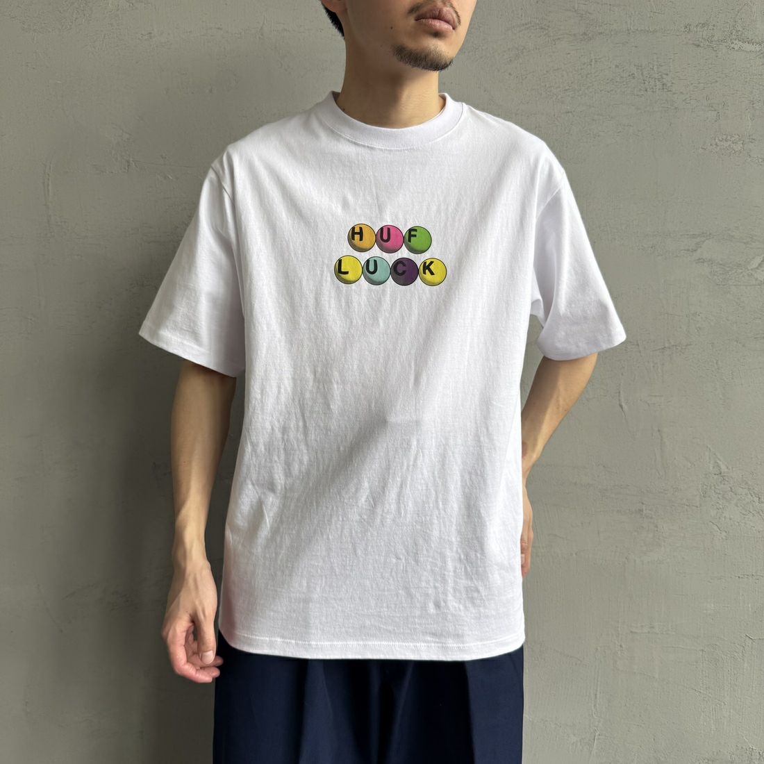 HUF [ハフ] 半袖Tシャツ [TS02398] WHITE &&モデル身長：168cm 着用サイズ：M&&