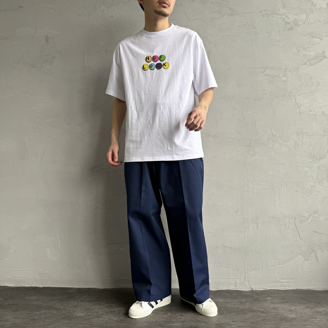 HUF [ハフ] 半袖Tシャツ [TS02398] WHITE &&モデル身長：168cm 着用サイズ：M&&