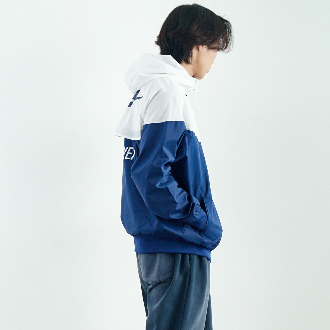 NIKE [ナイキ] ウインドブレーカー ジャケット [HJ2041] 100 WHITE &&モデル身長：179cm 着用サイズ：L&&