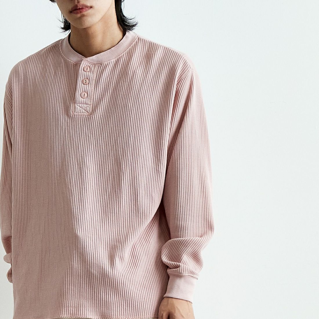 UNIFORM TAG [ユニフォームタグ] ヘンリーネックサーマルプルオーバー [2521-417IN] PINK &&モデル身長：179cm 着用サイズ：M&&