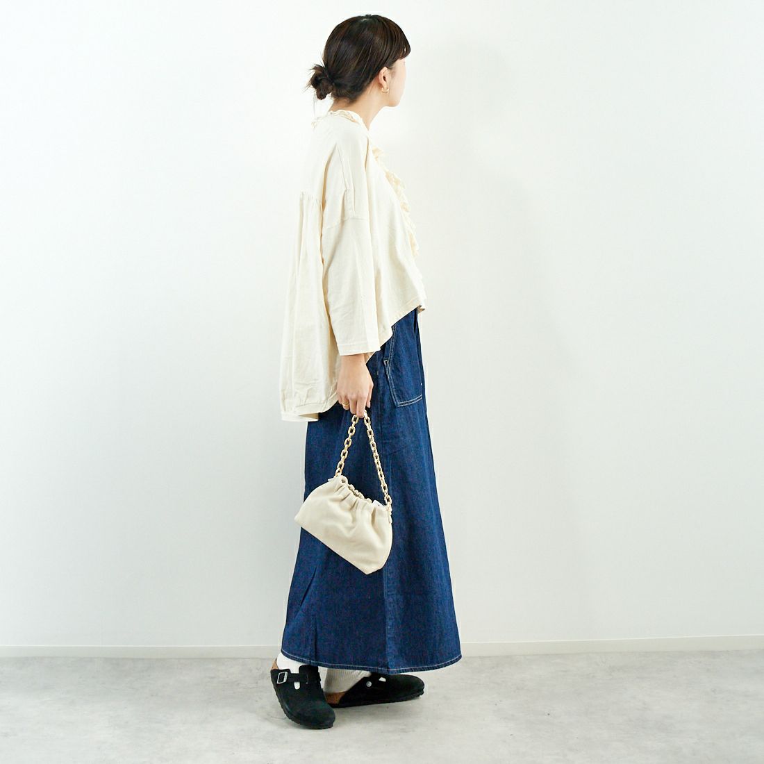 tumugu: [ツムグ] コットン天竺×バテンレース　Vネックプルオーバー [TC25108] 06 KINARI &&モデル身長：179cm 着用サイズ：F&&