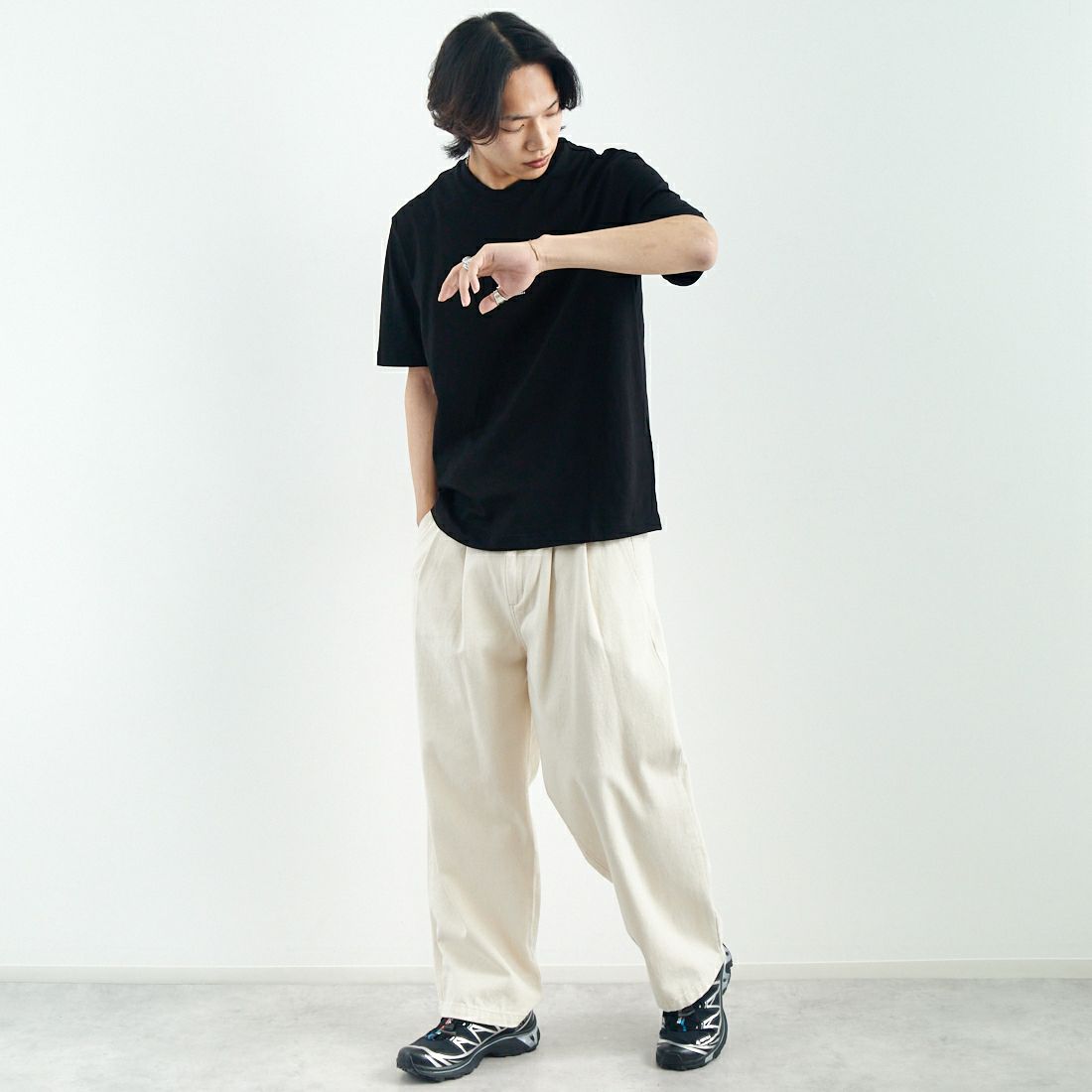 ARMANI EXCHANGE [アルマーニ エクスチェンジ] 半袖クルーネックTシャツ [XM000363] BLACK &&モデル身長：179cm 着用サイズ：M&&