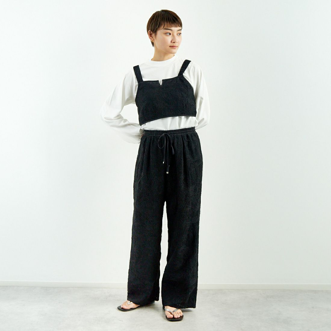 CHIGNON [シニヨン] 刺繍レースキャミソールビスチェ [1651-011KK] BLACK &&モデル身長：160cm 着用サイズ：F&&