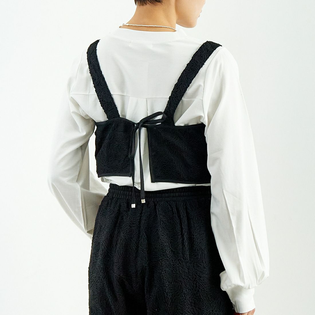 CHIGNON [シニヨン] 刺繍レースキャミソールビスチェ [1651-011KK] BLACK &&モデル身長：160cm 着用サイズ：F&&