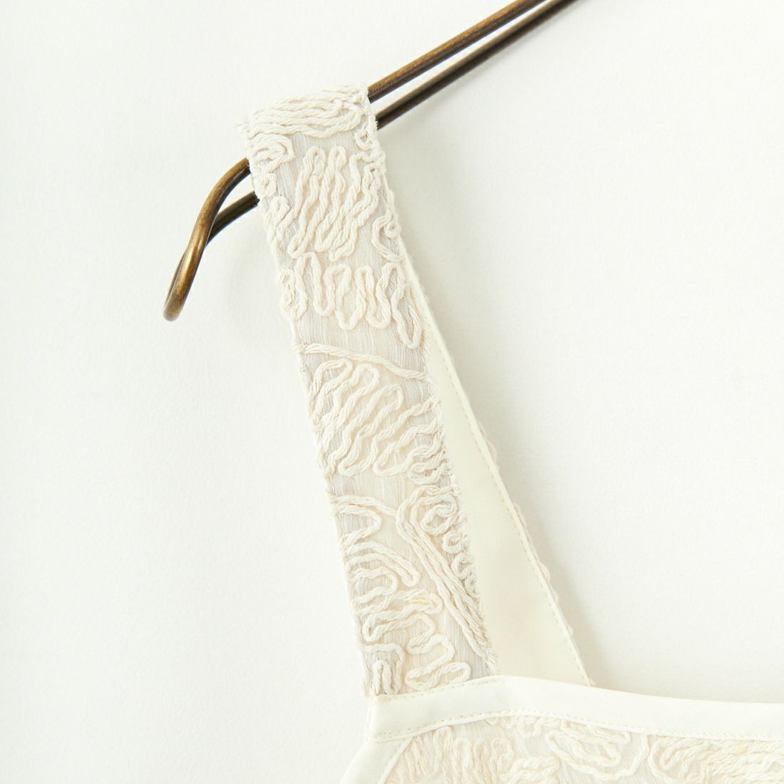 CHIGNON [シニヨン] 刺繍レースキャミソールビスチェ [1651-011KK] IVORY
