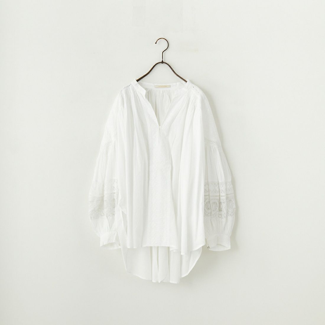 01 WHITE