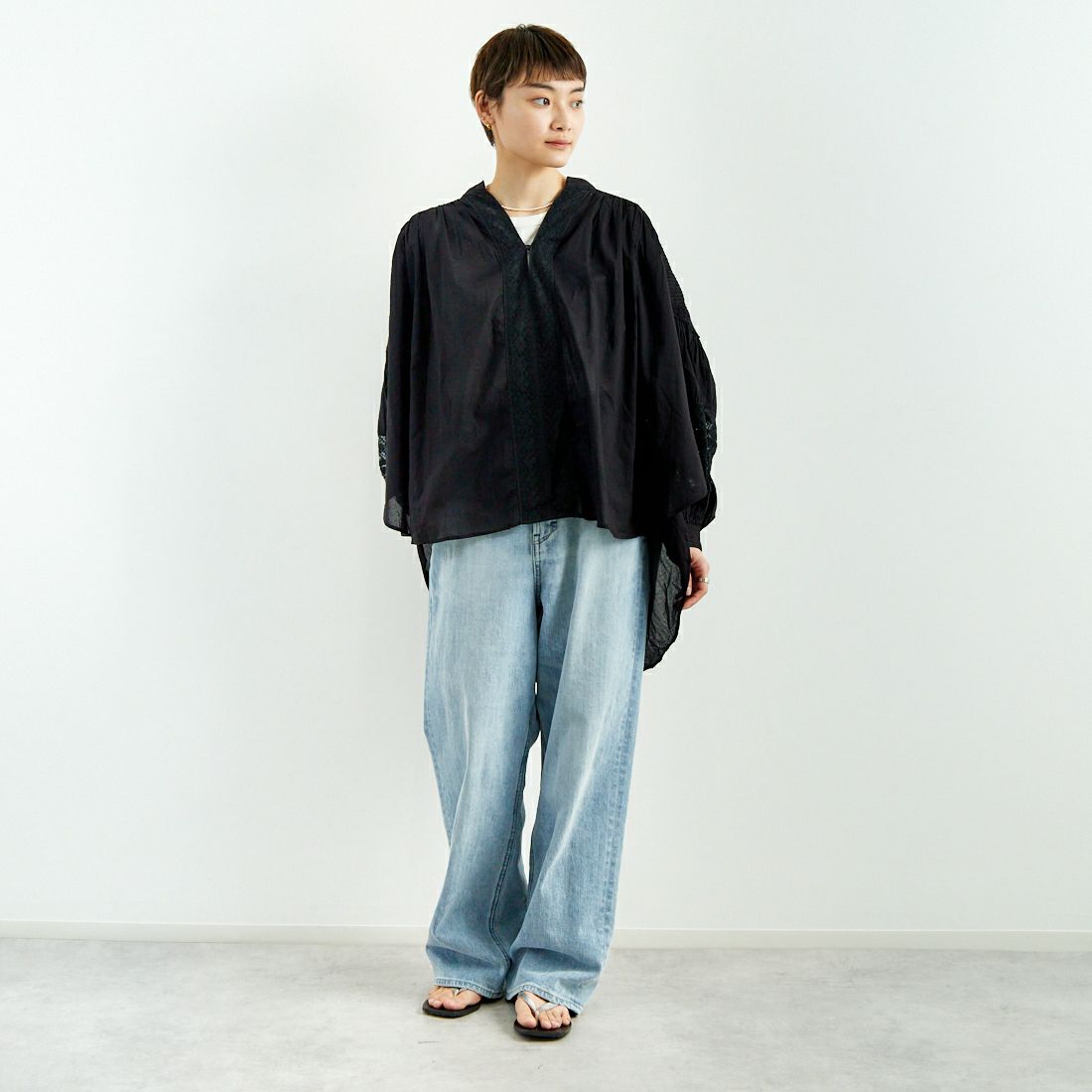 ne Quittez pas [ヌキテパ] コットンボイル レースピンタックブラウス [010100CC1] 09 BLACK &&モデル身長：160cm 着用サイズ：F&&