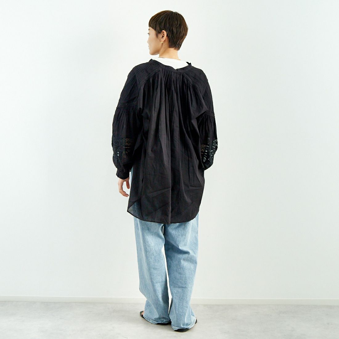 ne Quittez pas [ヌキテパ] コットンボイル レースピンタックブラウス [010100CC1] 09 BLACK &&モデル身長：160cm 着用サイズ：F&&