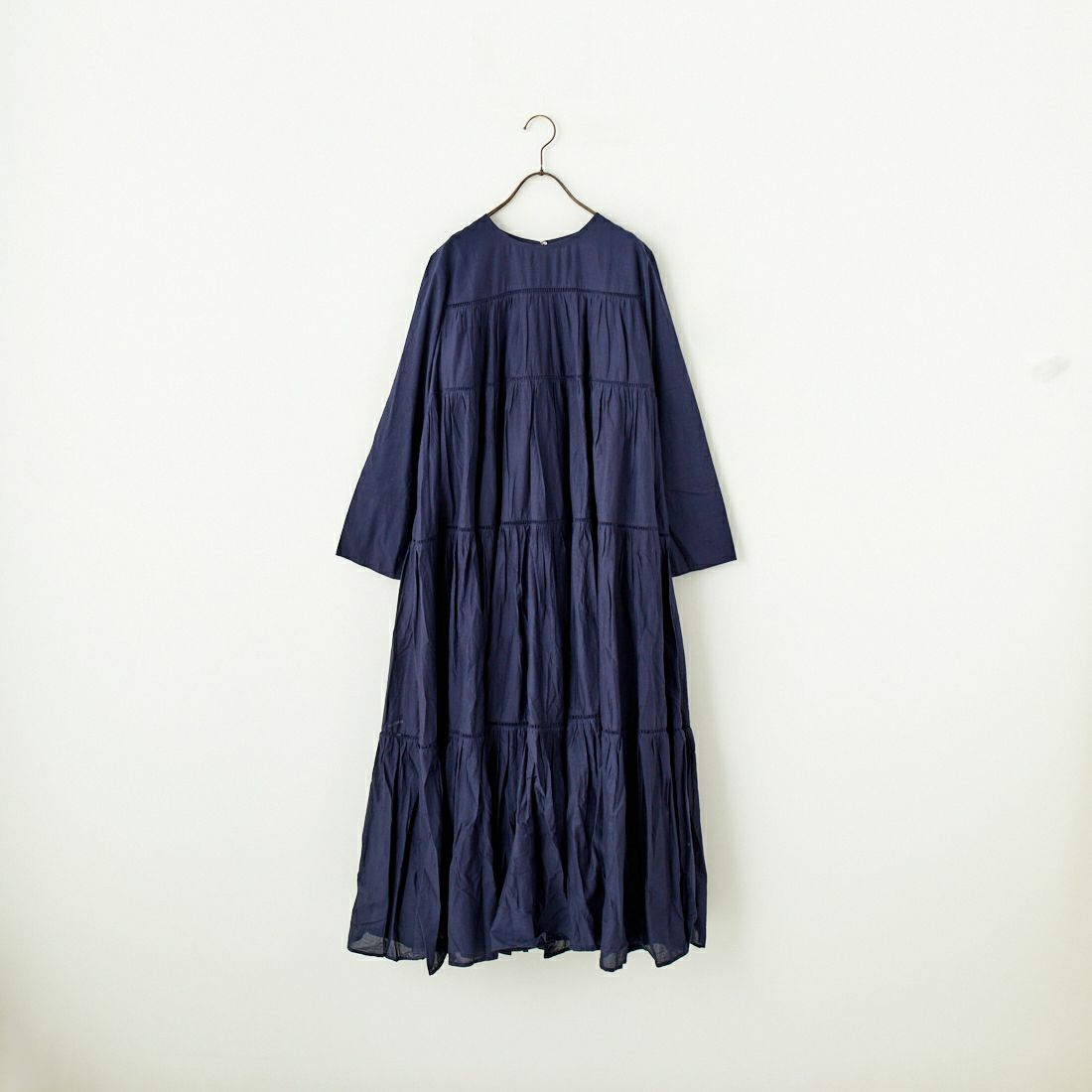 ne Quittez pas [ヌキテパ] コットンボイル ティアードマキシワンピース [010400CA1N] 79 NAVY &&モデル身長：160cm 着用サイズ：F&&