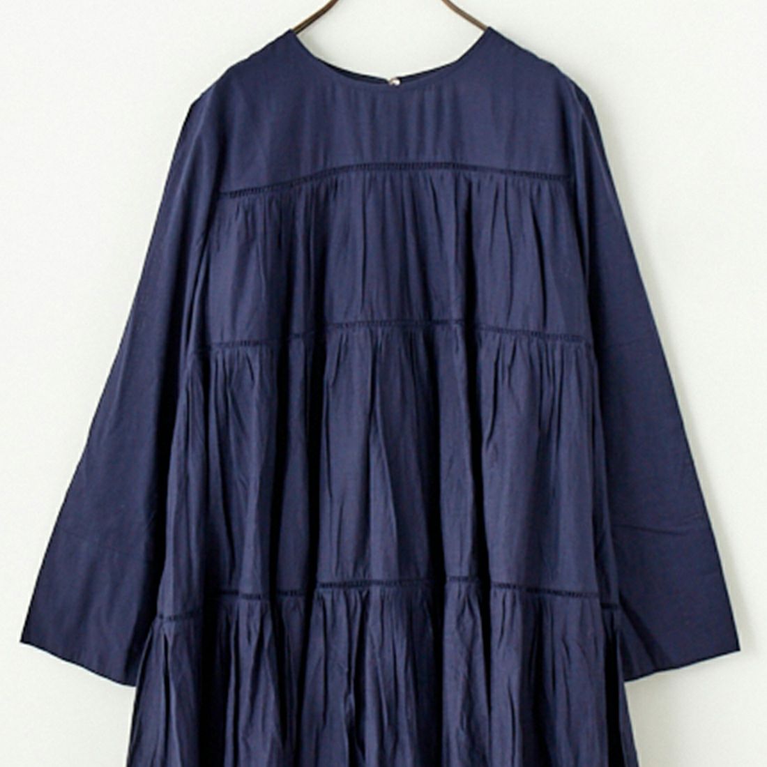 ne Quittez pas [ヌキテパ] コットンボイル ティアードマキシワンピース [010400CA1N] 79 NAVY &&モデル身長：160cm 着用サイズ：F&&