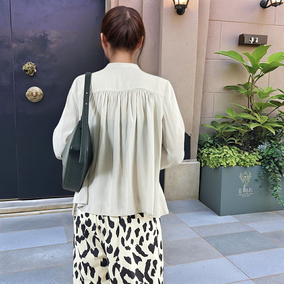 Jf Ready Made [ジェイエフレディメイド] パウダーサテンブラウス [8555344-02] 60 ｸﾞﾚｰｼﾞｭ &&モデル身長：167cm 着用サイズ：F&&