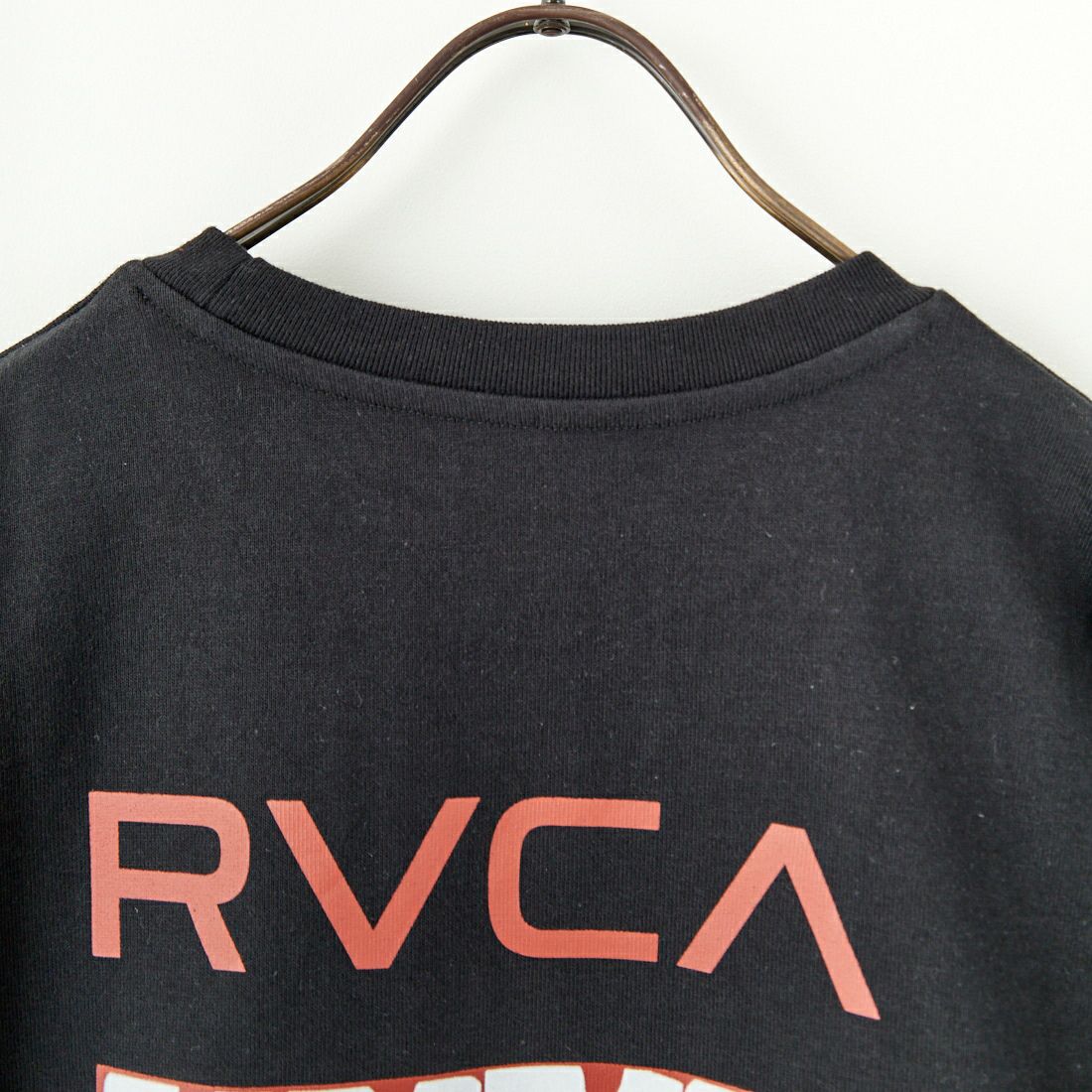 RVCA [ルーカ] デイジーVAボックスロゴ ショートスリーブTシャツ [BF043-211] BLK