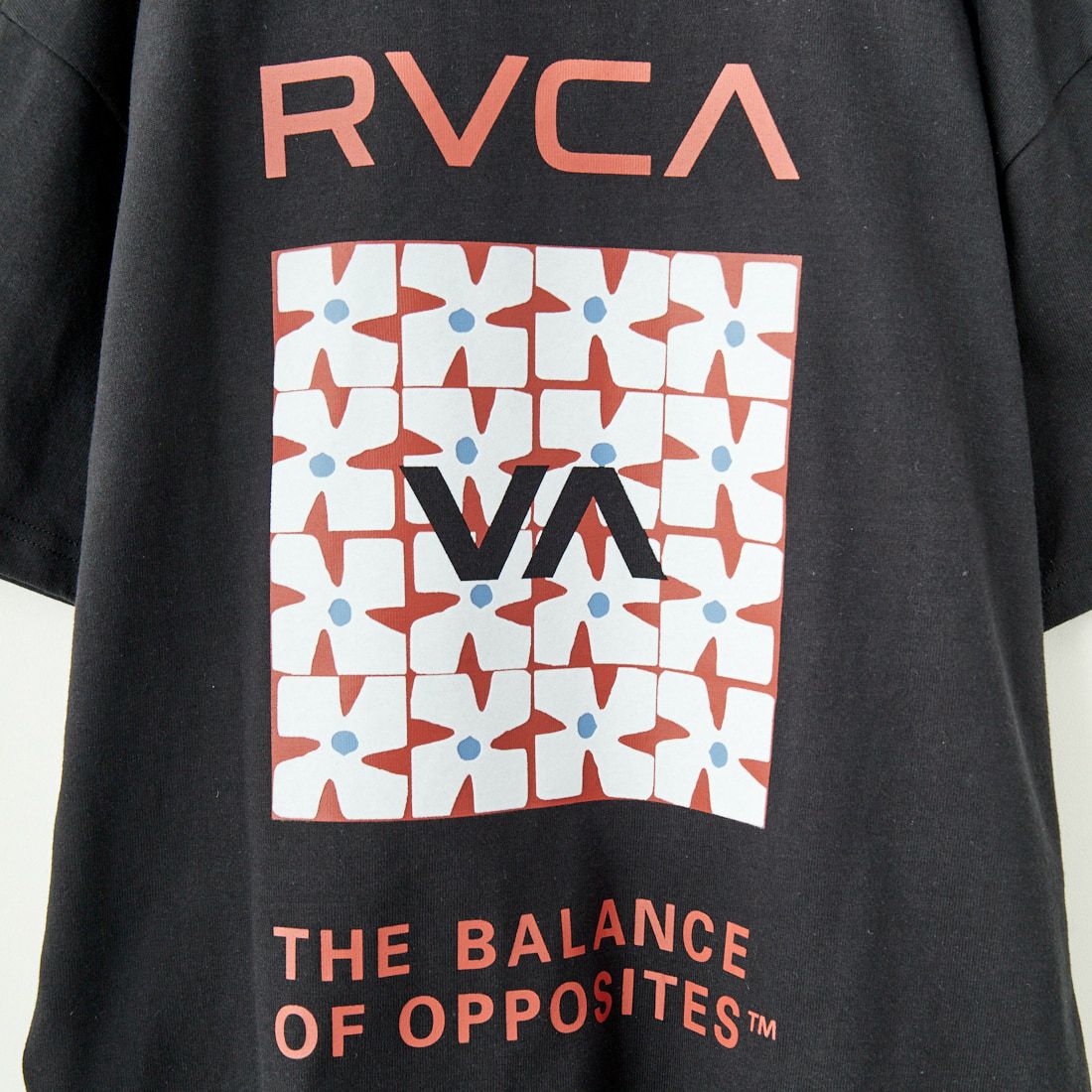 RVCA [ルーカ] デイジーVAボックスロゴ ショートスリーブTシャツ [BF043-211] BLK