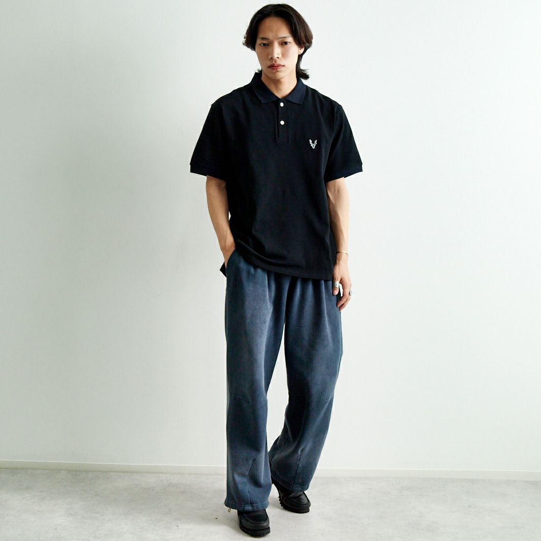 South2West8 [サウスツーウエストエイト] 半袖ポロシャツ [QV661] E BLACK &&モデル身長：179cm 着用サイズ：M&&