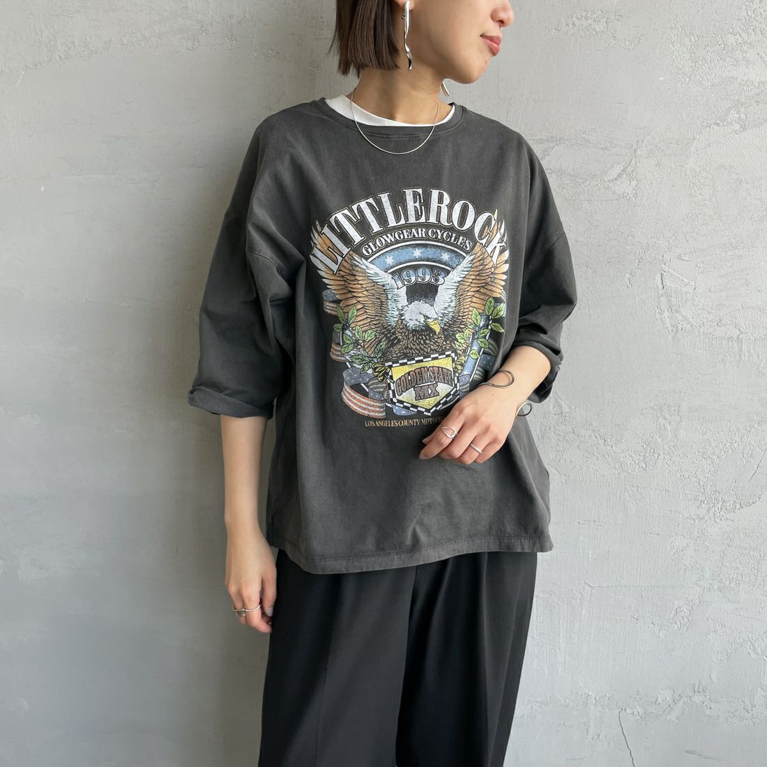 MICA&DEAL [マイカアンドディール] LITTLEROCK プリントTシャツ [0125109075] SUMIKURO &&モデル身長：160cm 着用サイズ：F&&