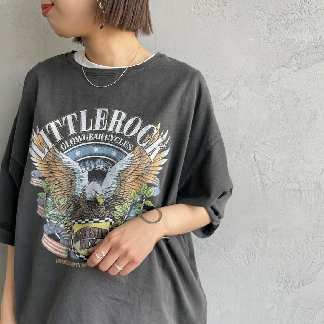 MICA&DEAL [マイカアンドディール] LITTLEROCK プリントTシャツ [0125109075] SUMIKURO &&モデル身長：160cm 着用サイズ：F&&