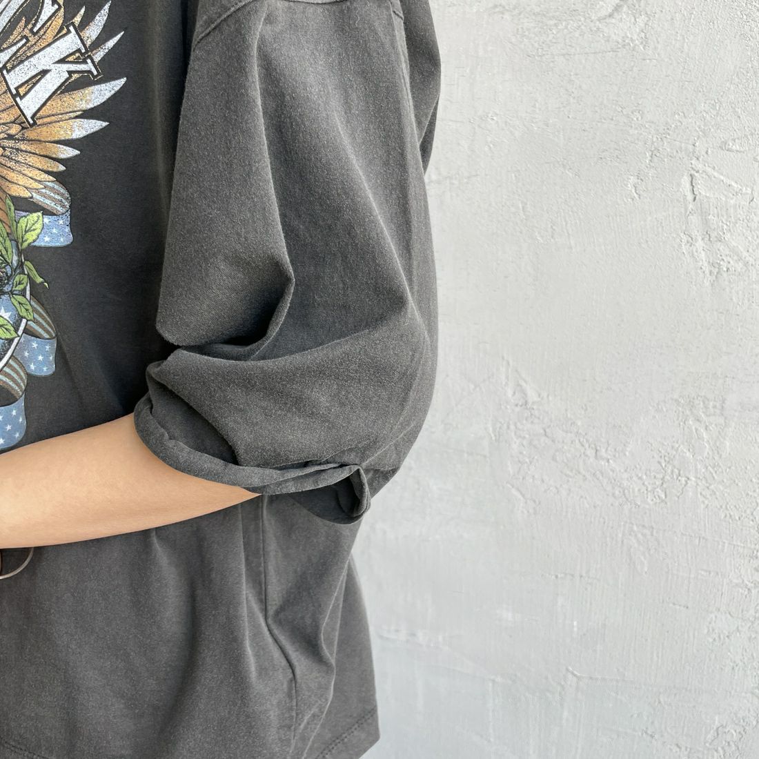 MICA&DEAL [マイカアンドディール] LITTLEROCK プリントTシャツ [0125109075] SUMIKURO &&モデル身長：160cm 着用サイズ：F&&