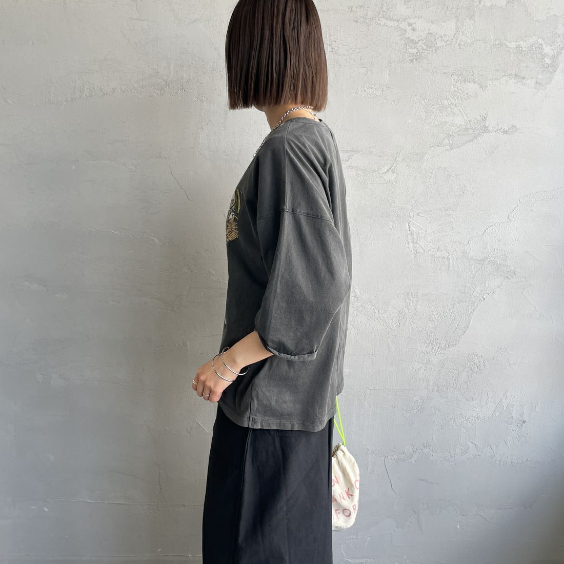 MICA&DEAL [マイカアンドディール] MOTORCYCLE プリントTシャツ [0125109076] SUMIKURO &&モデル身長：160cm 着用サイズ：F&&