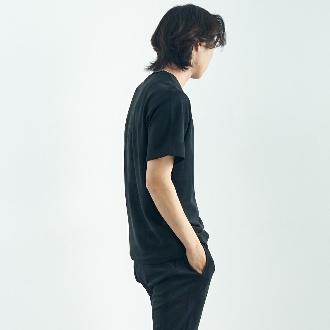1PIU1UGUALE3 RELAX [ウノ ピゥ ウノ ウグァーレ トレ] ビッグカモジャガードTシャツ [USK-25012] SN200 BLAC &&モデル身長：179cm 着用サイズ：M&&