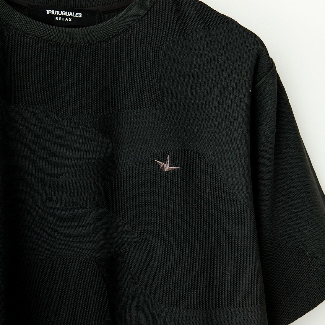 1PIU1UGUALE3 RELAX [ウノ ピゥ ウノ ウグァーレ トレ] ビッグカモジャガードTシャツ [USK-25012] SN200 BLAC