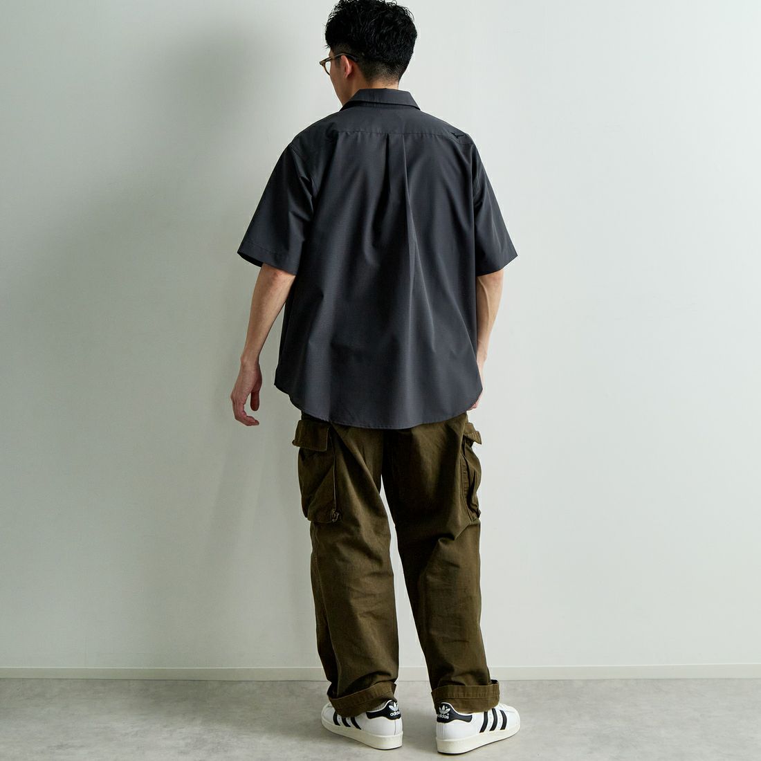 MIZUNO [ミズノ] 別注 エアリーベントシャツ [B2JCCW05-JF] ｱｯｼｭｸﾞﾚｰ &&モデル身長：168cm 着用サイズ：M&&