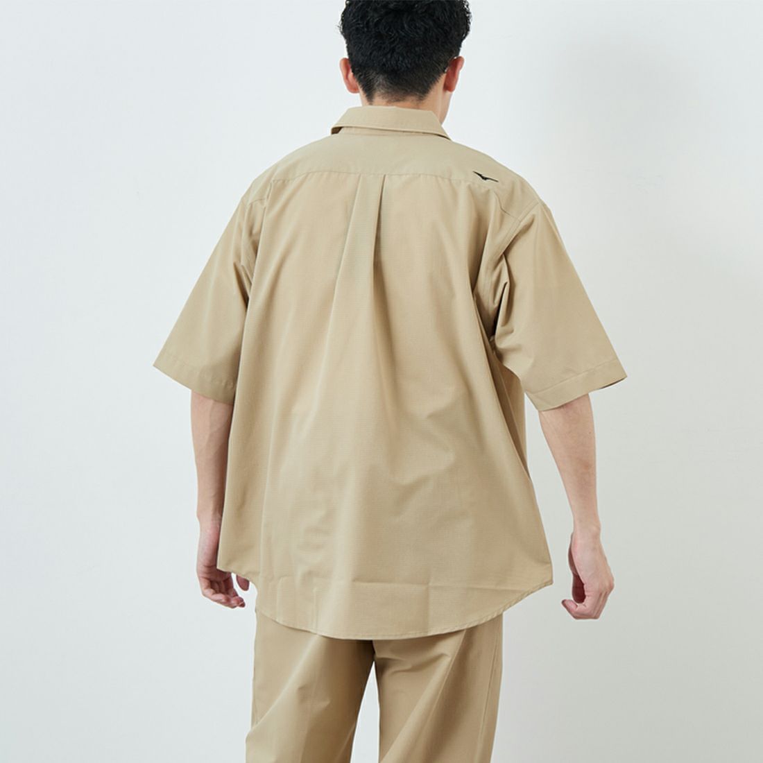 MIZUNO [ミズノ] 別注 エアリーベントシャツ [B2JCCW05-JF] ｽﾌﾟﾚｰﾍﾞｰｼﾞ &&モデル身長：168cm 着用サイズ：L&&