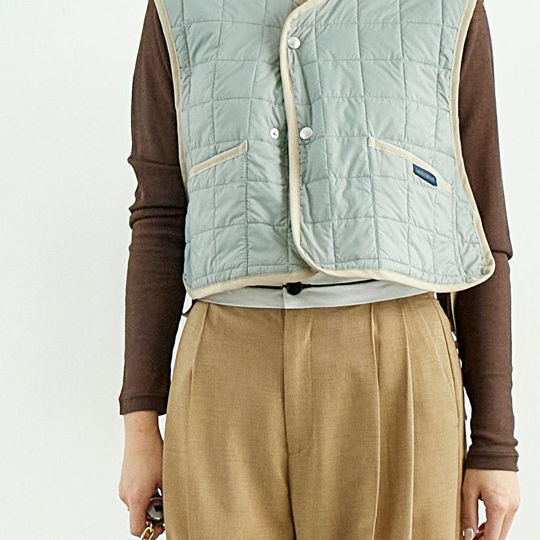 LAVENHAM [ラベンハム] ソーンハム ジレ [LV11112] A17 SILVER &&モデル身長：167cm 着用サイズ：10&&