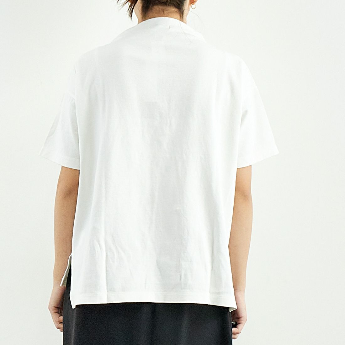 Commencement [コメンスメント] ボトルネックショートスリーブTシャツ [C-187] WHITE &&モデル身長：167cm 着用サイズ：F&&