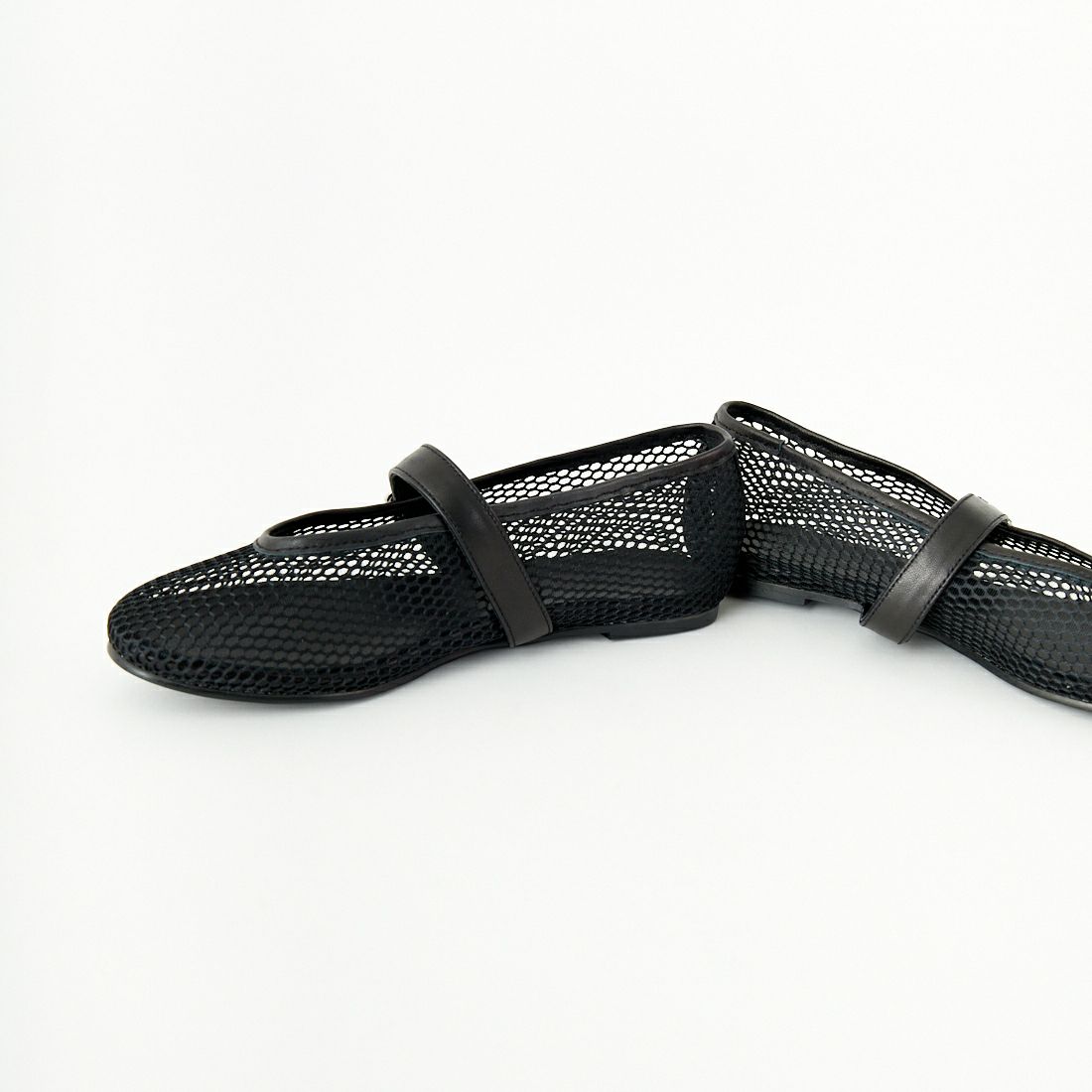 REMME [レメ] ストラップメッシュフラットシューズ [ZH-25S042] BLACK