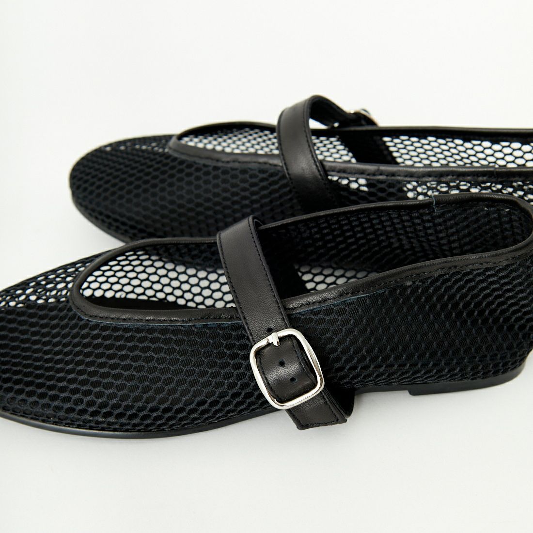 REMME [レメ] ストラップメッシュフラットシューズ [ZH-25S042] BLACK