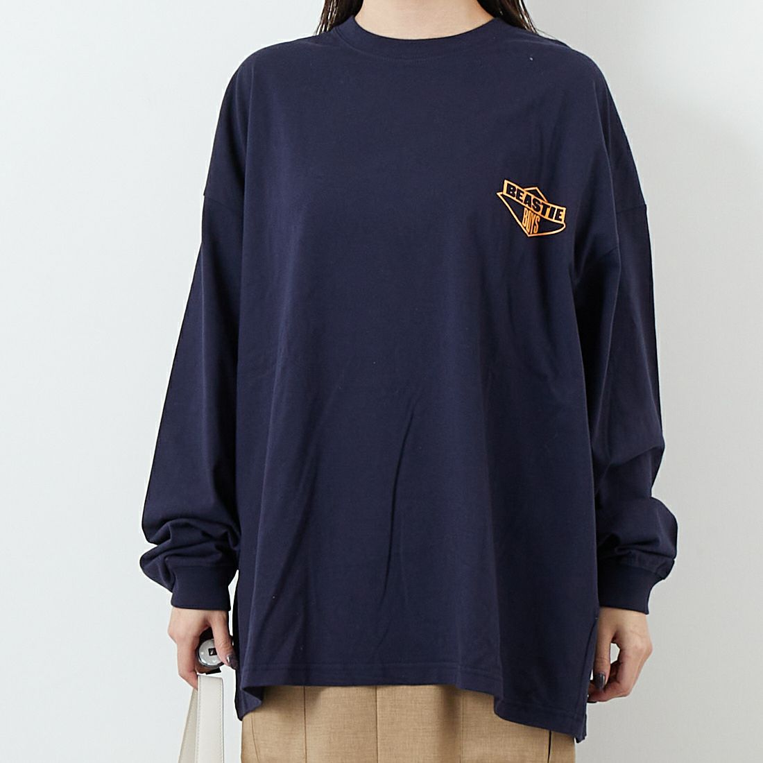 GOOD ROCK SPEED [グッドロックスピード] BEASTIE BOYS NAME ロングスリーブTシャツ [25BEA001W] NAVY &&モデル身長：167cm 着用サイズ：F&&
