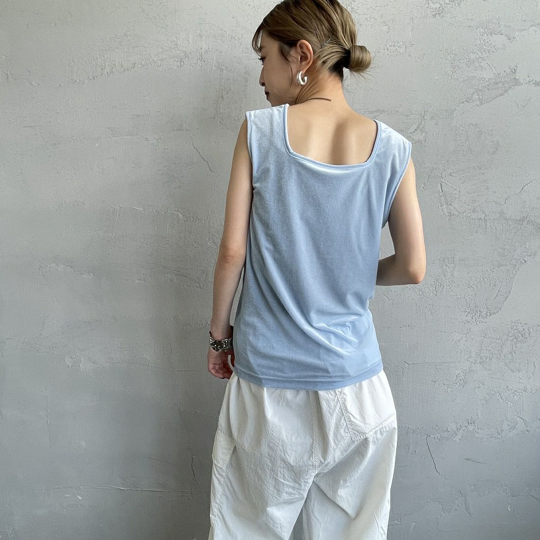 Jeans Factory Clothes [ジーンズファクトリークローズ] 前後2WAY シアーベロア ノースリーブカットソー [21254065] 073 ｻｯｸｽ &&モデル身長：150cm 着用サイズ：F&&