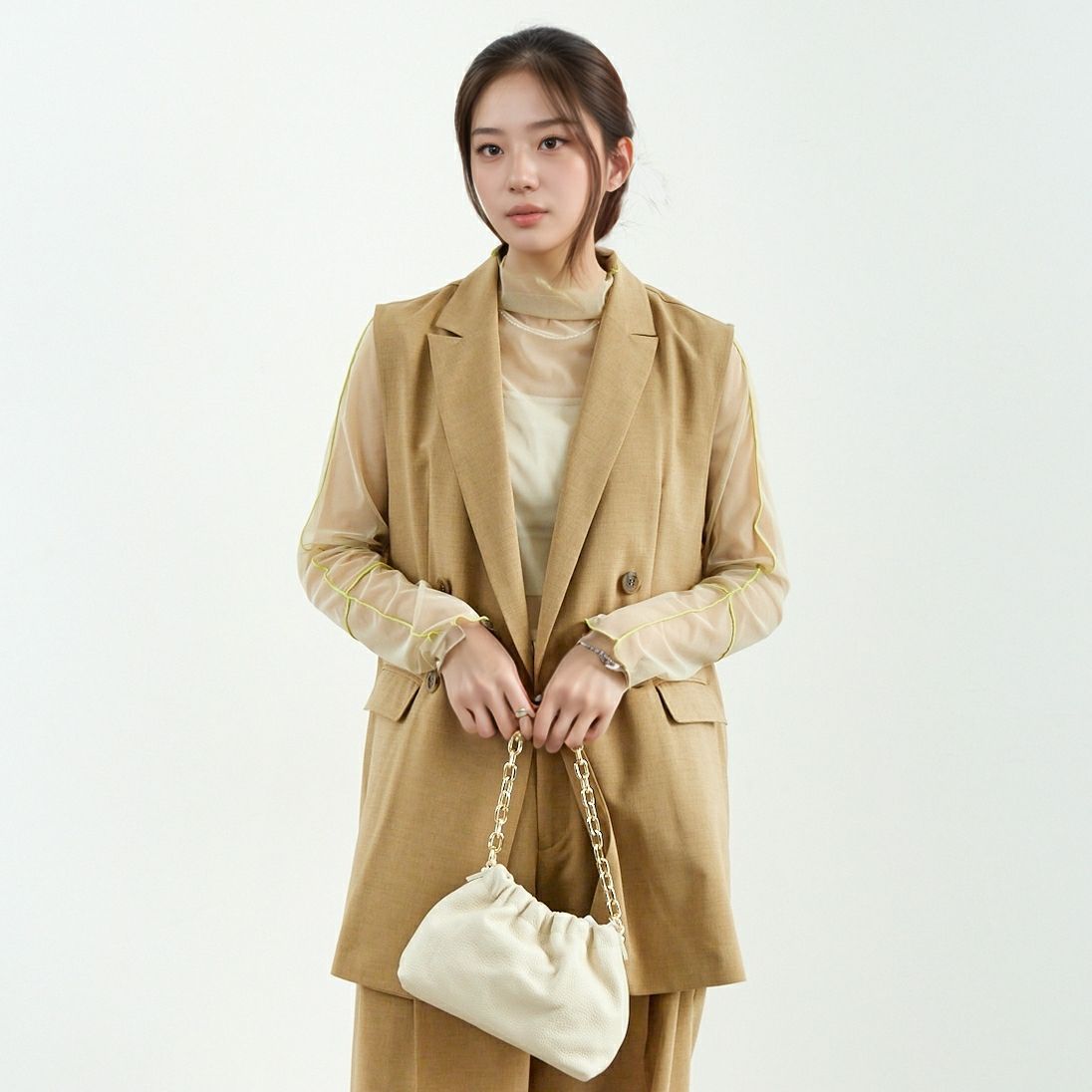 Jeans Factory Clothes [ジーンズファクトリークローズ] ミドルジレ [21254054] 033 ﾍﾞｰｼﾞｭ &&モデル身長：167cm 着用サイズ：F&&