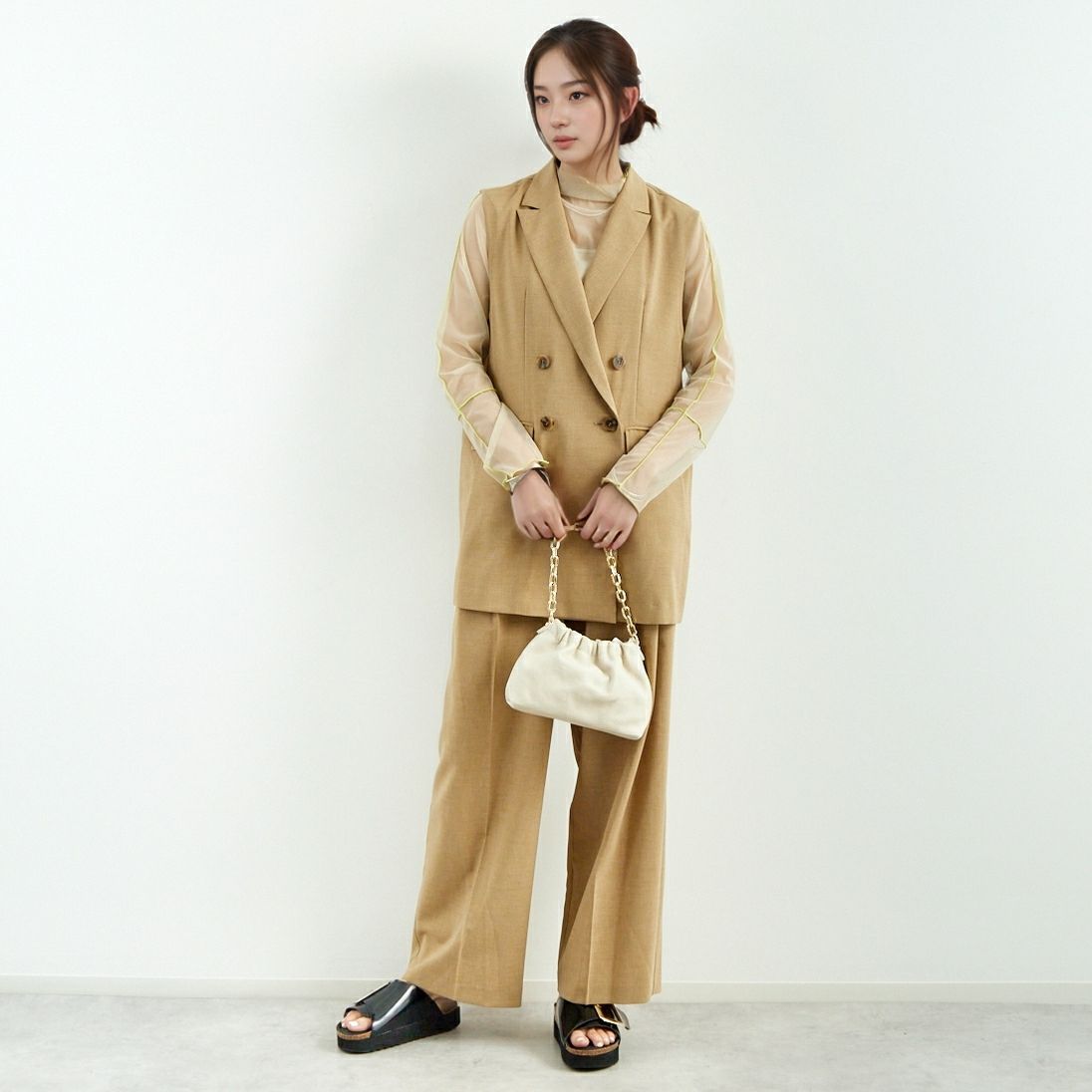 Jeans Factory Clothes [ジーンズファクトリークローズ] ミドルジレ [21254054] 033 ﾍﾞｰｼﾞｭ &&モデル身長：167cm 着用サイズ：F&&
