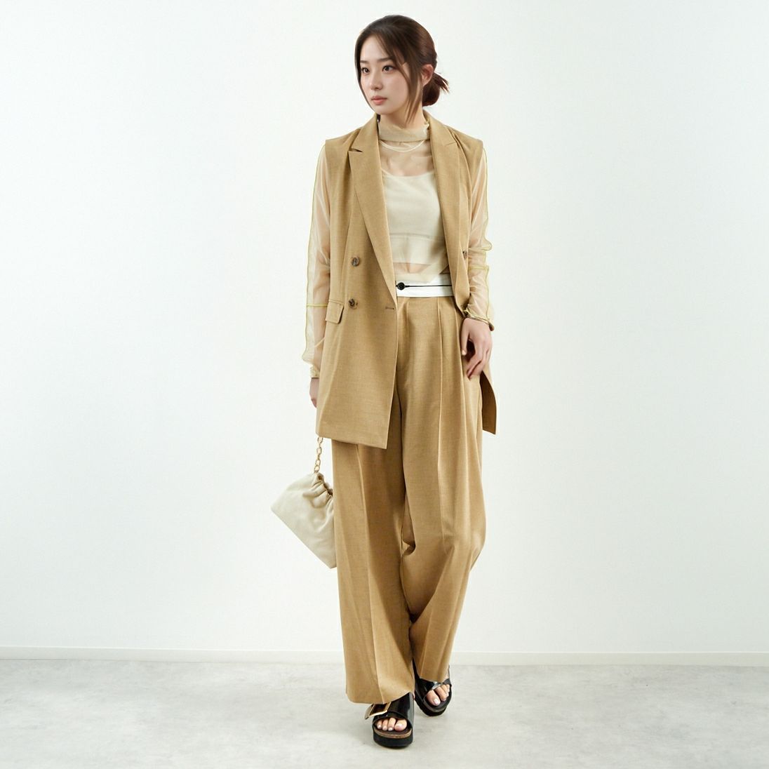 Jeans Factory Clothes [ジーンズファクトリークローズ] ミドルジレ [21254054] 033 ﾍﾞｰｼﾞｭ &&モデル身長：167cm 着用サイズ：F&&