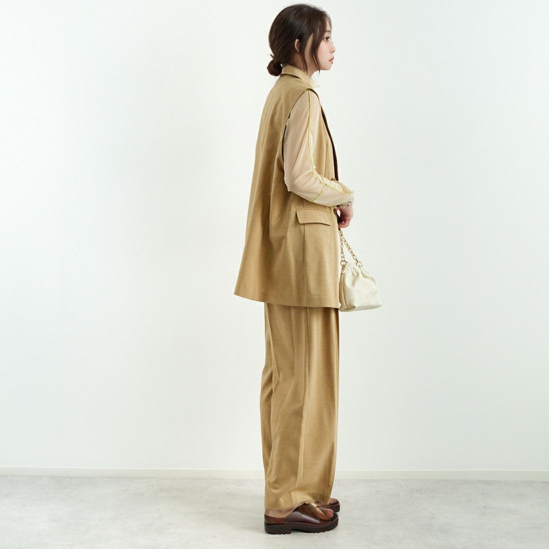 Jeans Factory Clothes [ジーンズファクトリークローズ] ミドルジレ [21254054] 033 ﾍﾞｰｼﾞｭ &&モデル身長：167cm 着用サイズ：F&&