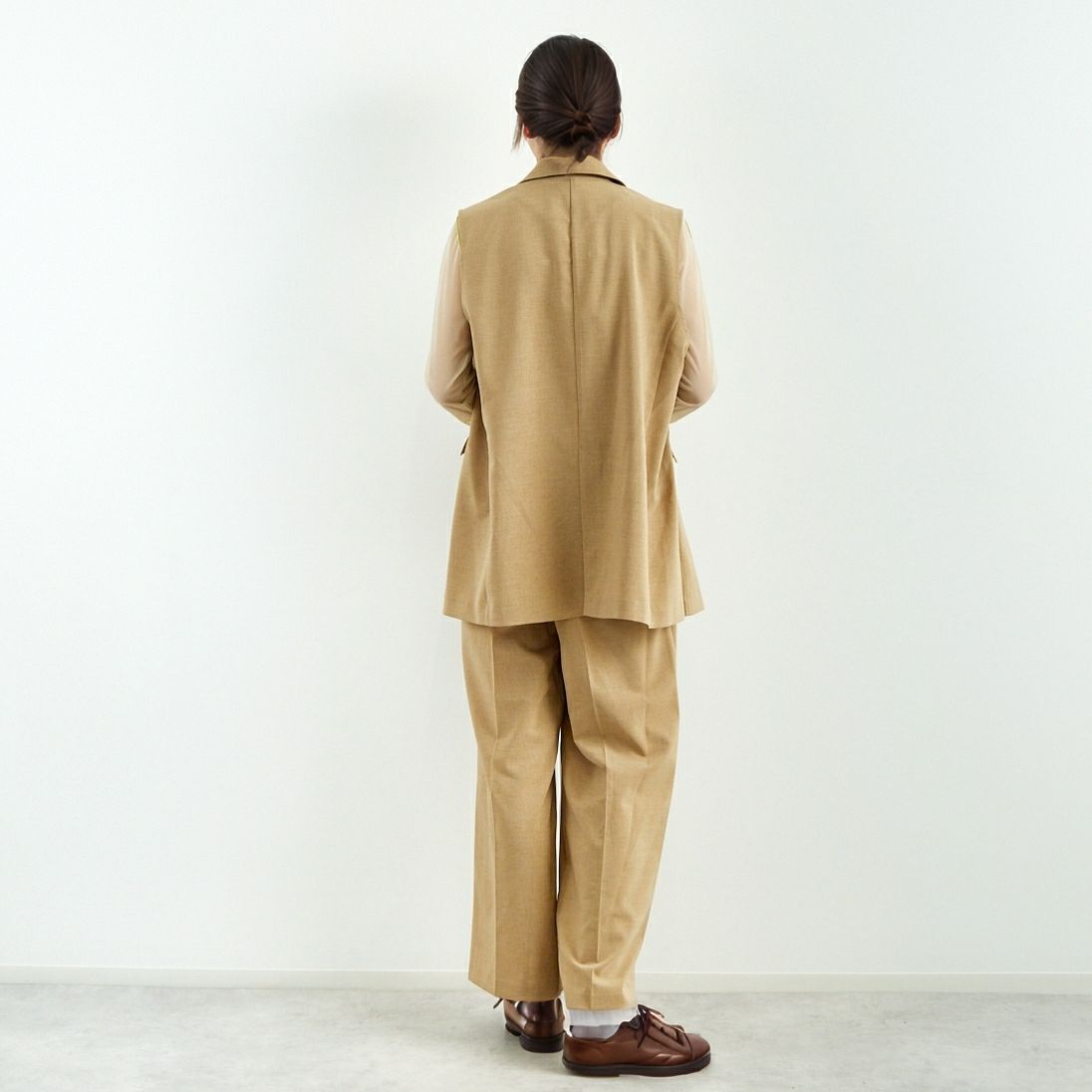 Jeans Factory Clothes [ジーンズファクトリークローズ] ミドルジレ [21254054] 033 ﾍﾞｰｼﾞｭ &&モデル身長：167cm 着用サイズ：F&&