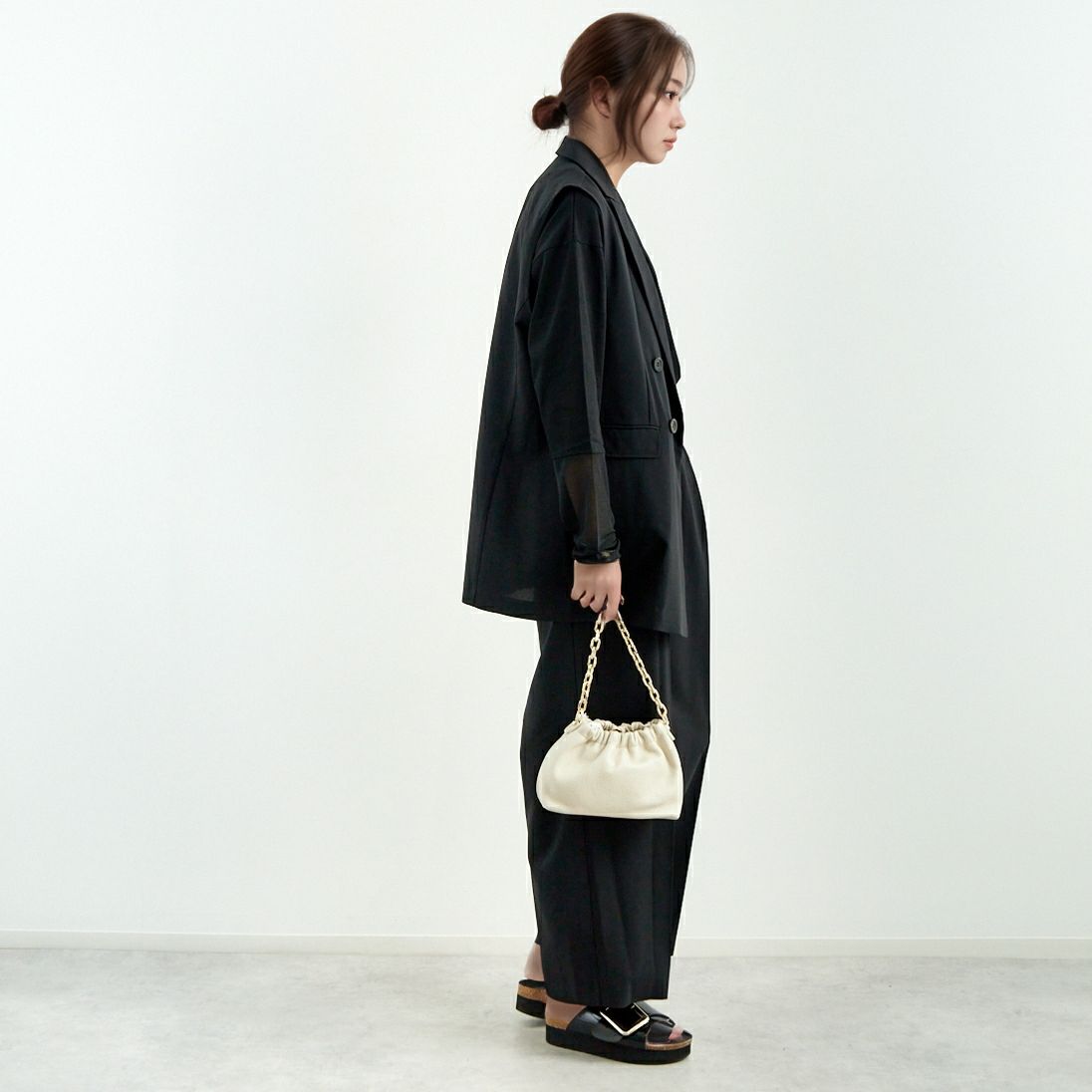Jeans Factory Clothes [ジーンズファクトリークローズ] ミドルジレ [21254054] 004 ﾌﾞﾗｯｸ &&モデル身長：167cm 着用サイズ：F&&