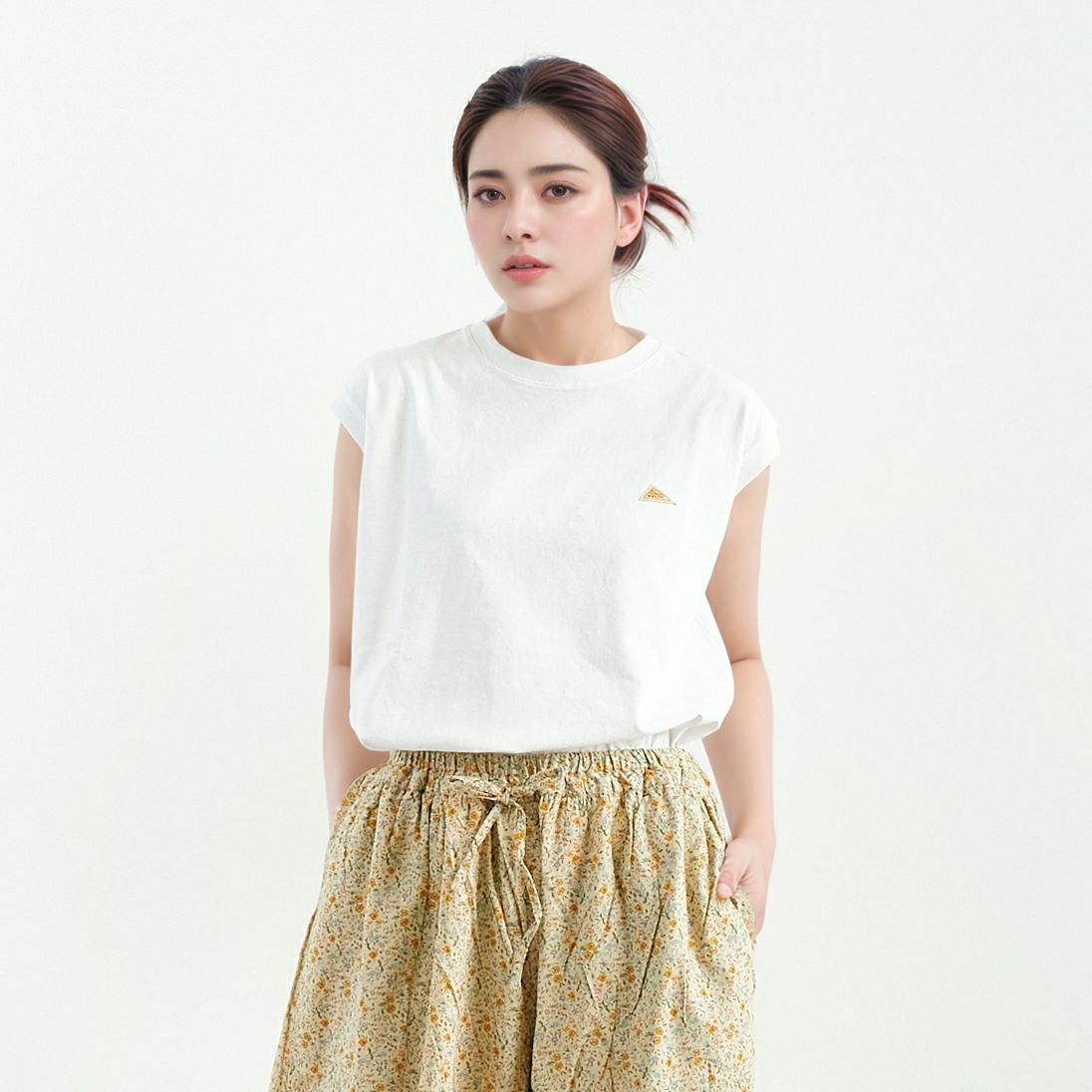 WHITE&&モデル身長：167cm 着用サイズ：F&&