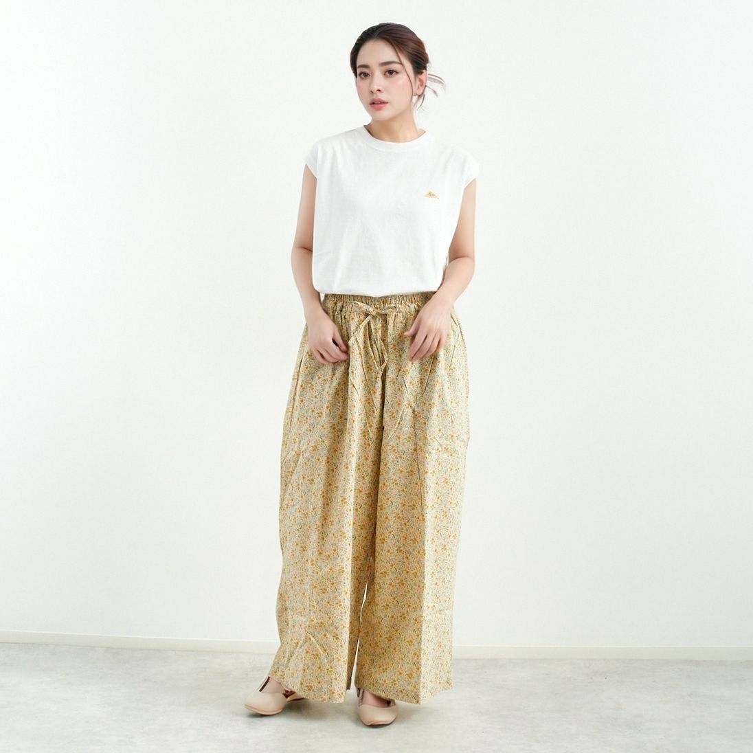 KELTY [ケルティ] ミニロゴノースリーブTシャツ [KE25112015] WHITE &&モデル身長：167cm 着用サイズ：F&&