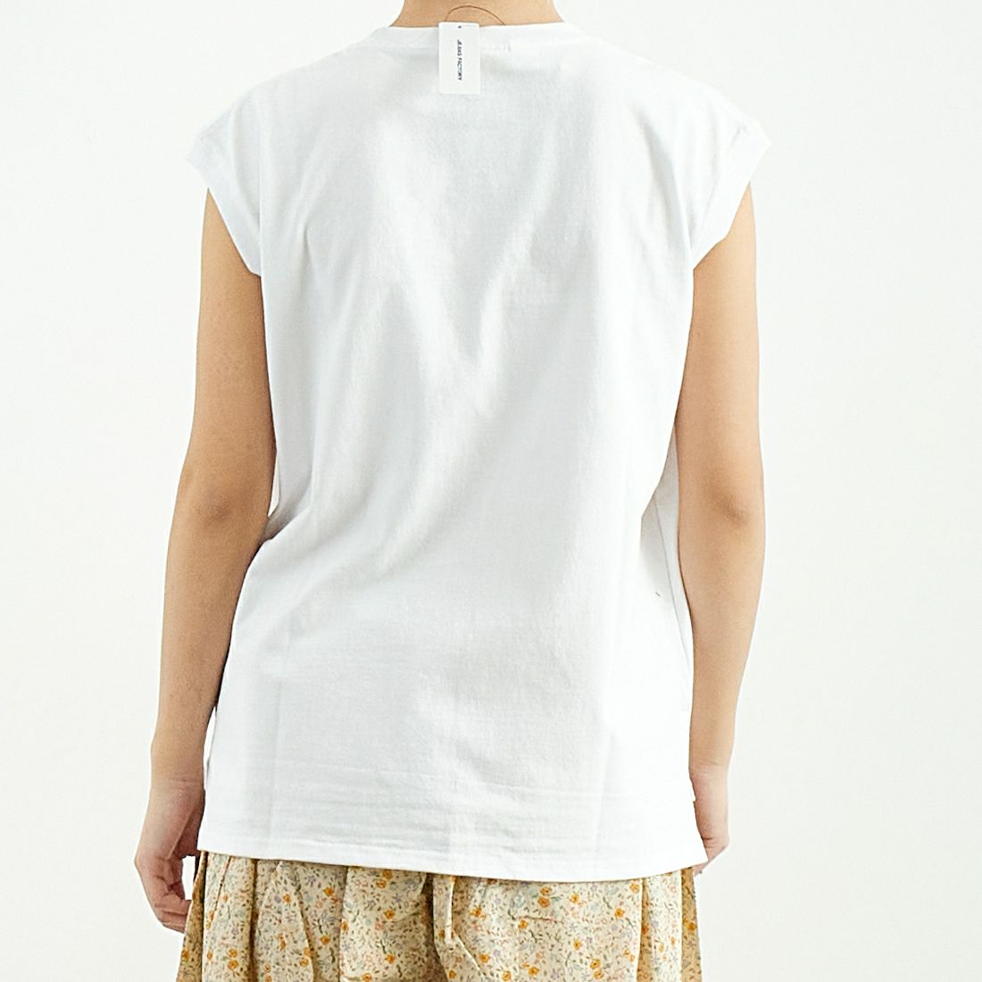 KELTY [ケルティ] ミニロゴノースリーブTシャツ [KE25112015] WHITE &&モデル身長：167cm 着用サイズ：F&&