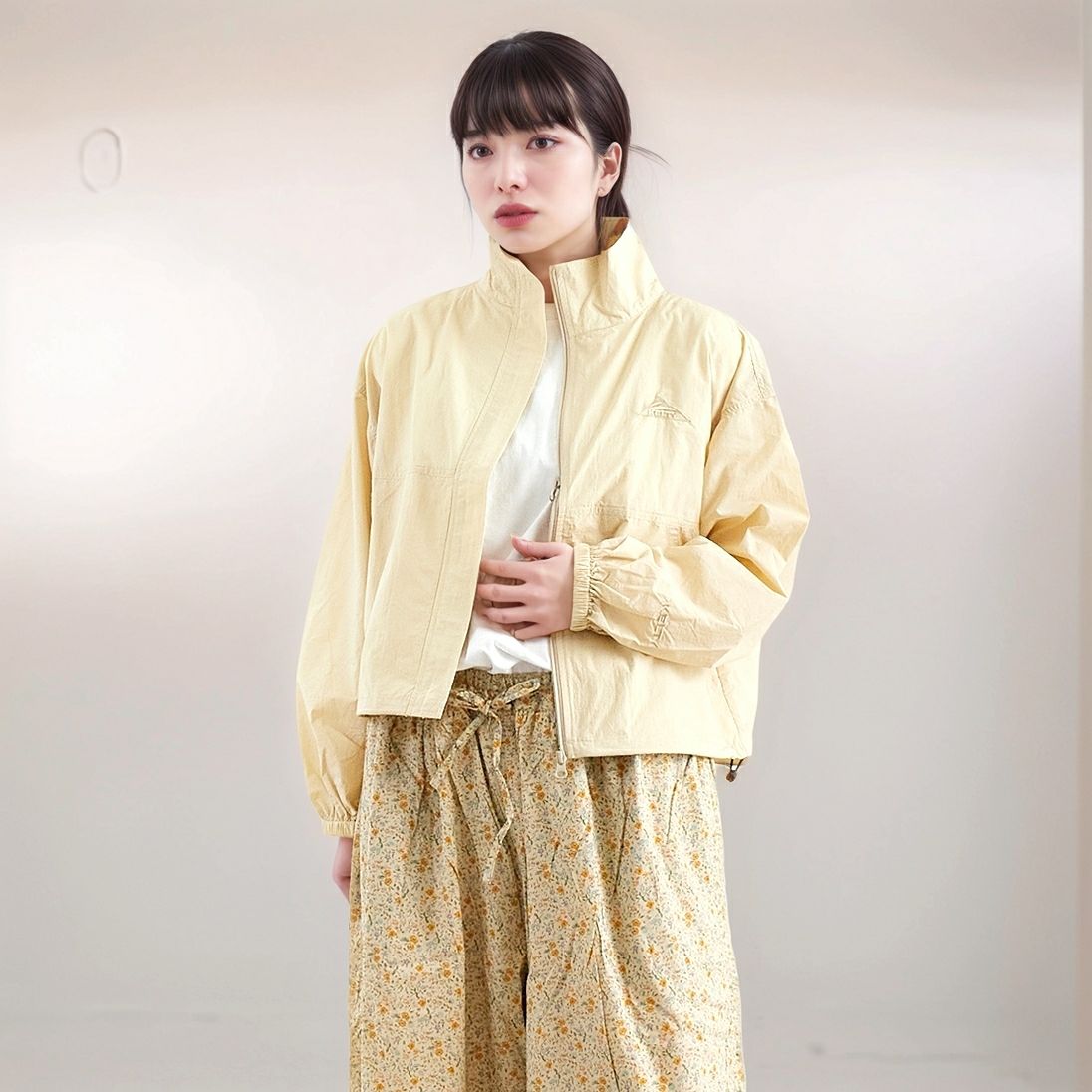 KELTY [ケルティ] ショートスタンダードブルゾン [KE25112005] IVORY &&モデル身長：167cm 着用サイズ：F&&