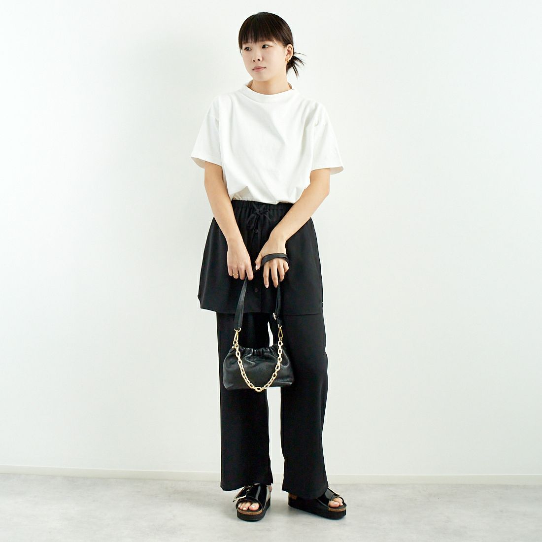 CHIGNON [シニヨン] シャツテールスカートパンツ [3651-025MK] BLACK &&モデル身長：167cm 着用サイズ：F&&