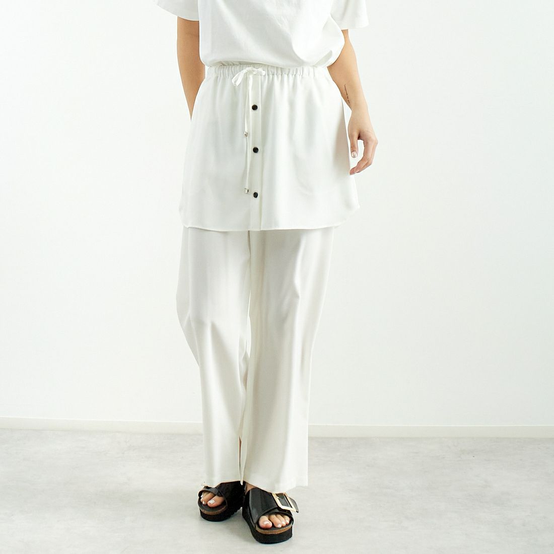 CHIGNON [シニヨン] シャツテールスカートパンツ [3651-025MK] WHITE &&モデル身長：167cm 着用サイズ：F&&