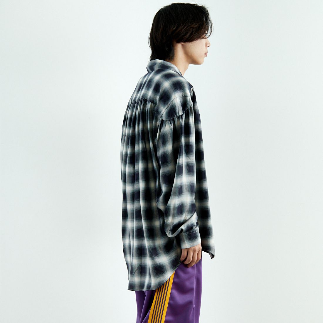 AiE [エーアイイー] オンブレレーヨンツイル ペインターシャツ [QV810] B BLACK &&モデル身長：179cm 着用サイズ：L&&