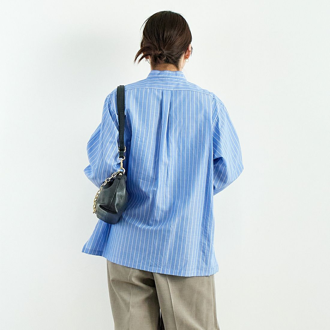 STILL BY HAND [スティルバイハンド] コットンラミー プルオーバーシャツ [SH02251WM] BLUE ST &&モデル身長：167cm 着用サイズ：F&&